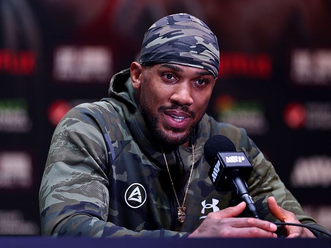 Антъни Джошуа е приет в болница след тежка катастрофа в Нигерия, двама души са загинали