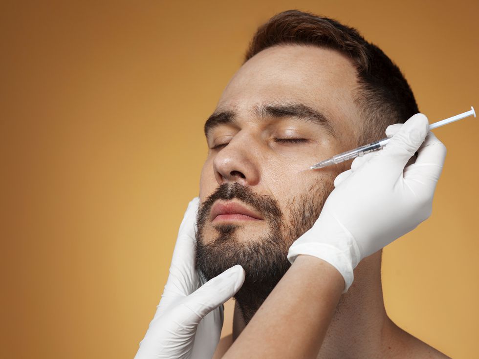 И мъжете са суетни: Бум на пластичните операции сред силния пол