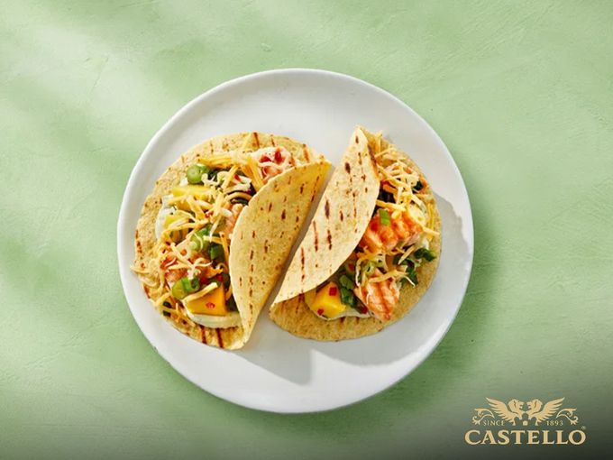 Такоси със сьомга, салса от манго и  Castello®  Хаварти