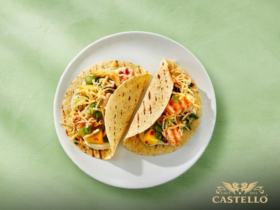 Такоси със сьомга, салса от манго и  Castello®  Хаварти