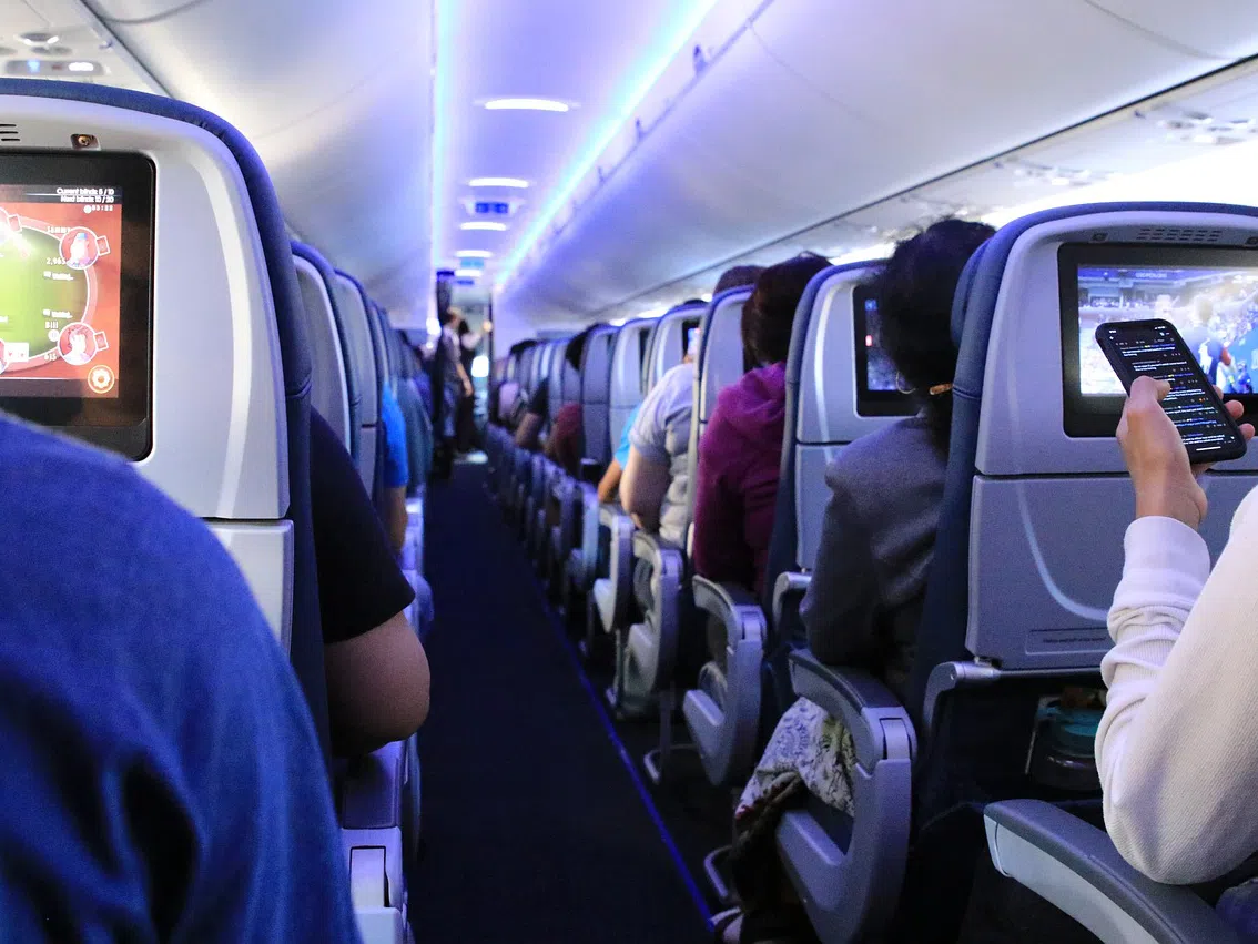 Стюардеса разкри кои са най-лошите места в самолета