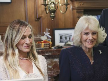 Блясък, кауза и един спорен диамант: Крал Чарлз и кралица Камила посрещнаха звезди, сред които Анна Уинтур и Сара Джесика Паркър (Снимки)