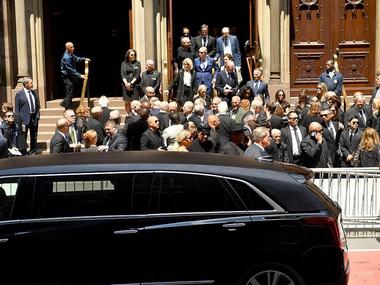 Сбогом на музикалната легенда Клайв Дейвис: Брус Спрингстийн и Алиша Кийс поведоха почитта