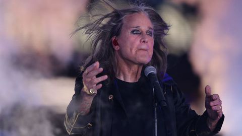 Хиляди фенове се събраха по улиците на Бирмингам за да