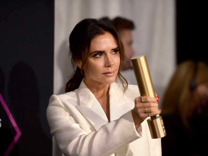 Най-малкият син на семейство Бекъм „хареса“ видеоклип, подиграващ се на майка му