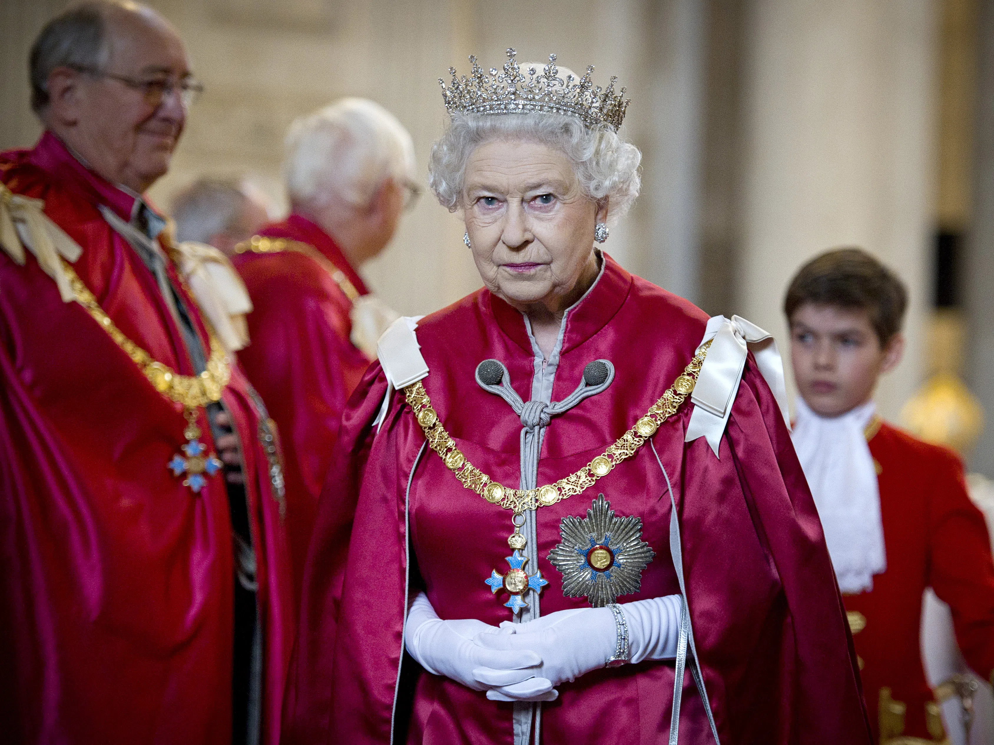 "Живият Нострадамус" разкри предупреждението, което Елизабет II е направила от другия свят