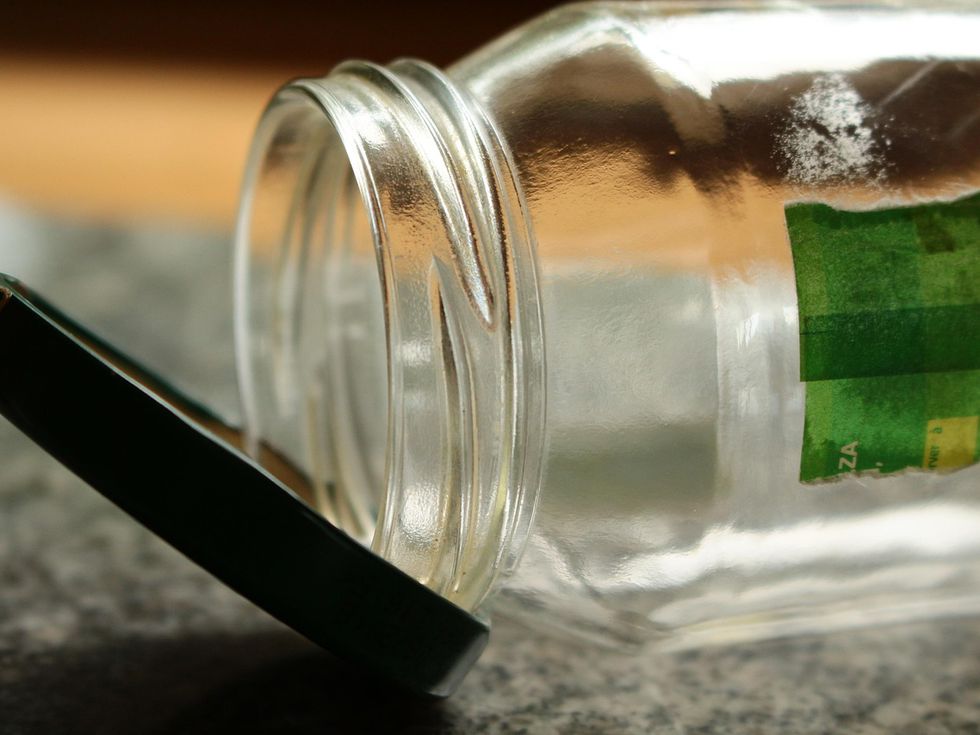 Това е най-лесният начин да премахнете старите етикети от бурканите