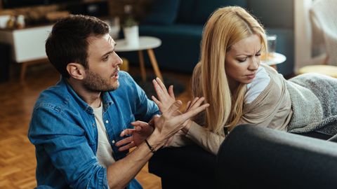 Женени сме от шест години имаме дъщеря която скоро ще