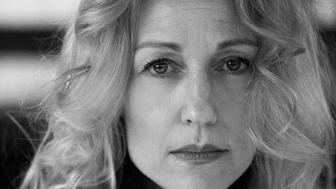 Невена Бозукова Неве е родена във Варна на 19 април 1973