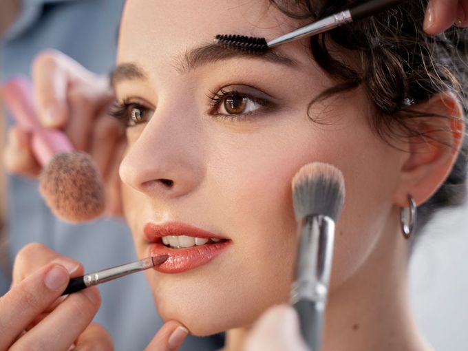 Съвети за грим за жени над 40 години: Цветове, които придават свежест