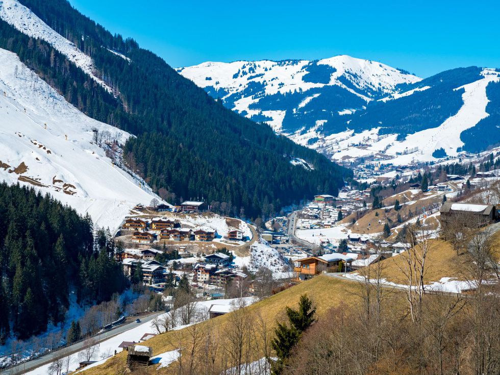 Мюрен: Селото, до което може да се стигне с най-стръмния въжен лифт в света само за 4 минути
