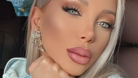 Попфолк певицата Емануела отново привлече вниманието към себе си като